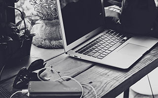 九游娱乐-英超激烈争夺，豪门战火升腾