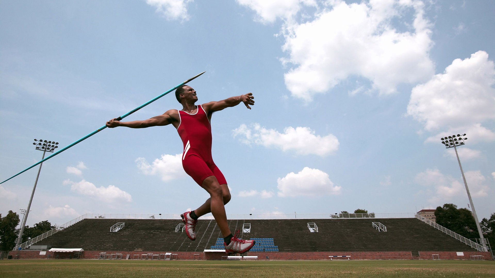 字母哥关键三分雄鹿晋级季后赛，雄鹿字母哥续约